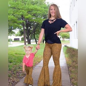 Southern Grace Grace & Emma THE WILD ONES LEOPARD FLARE PANTS, TAN NWT XL